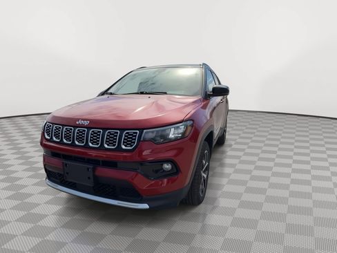 Used 2025 Jeep Compass Limited AWD/4WD image 3