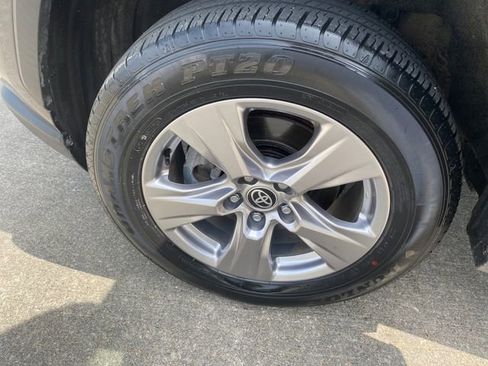 Used 2022 Toyota RAV4 XLE w/ Convenience Package AWD/4WD image 32