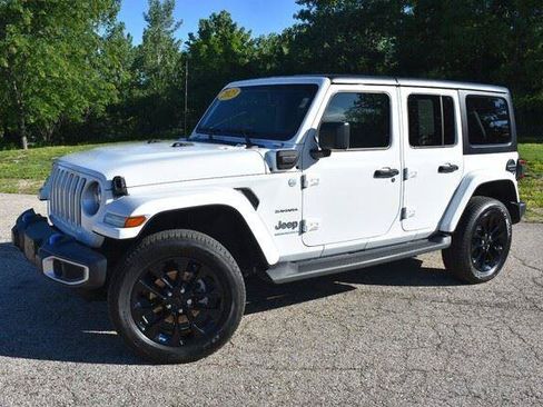 Used 2023 Jeep Wrangler Unlimited Sahara w/ Cold Weather Group AWD/4WD image 13