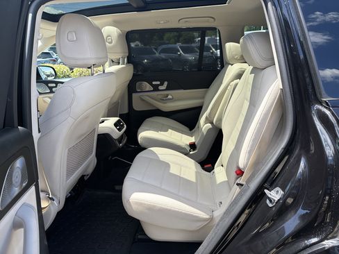 Certified 2023 Mercedes-Benz GLS 450 4MATIC image 33