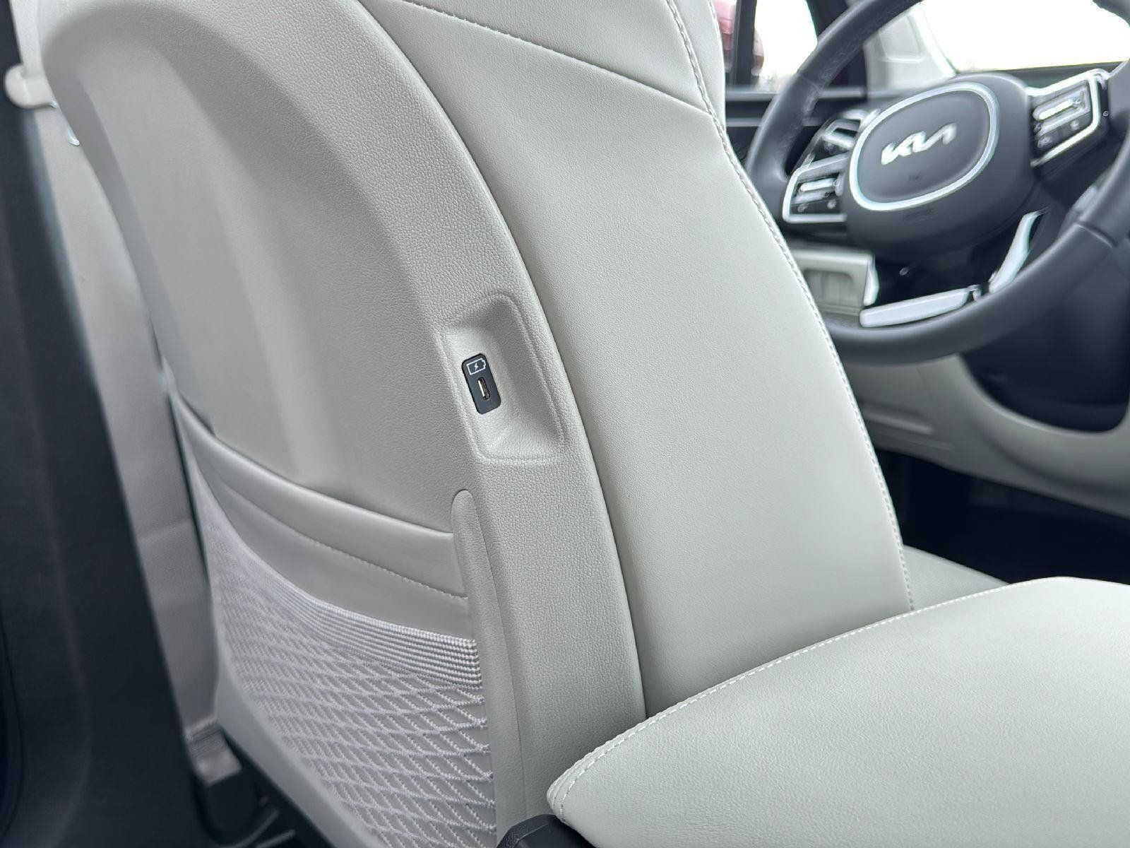 Used 2025 Kia Sorento S w/ Panoramic Sunroof Package FWD image 38