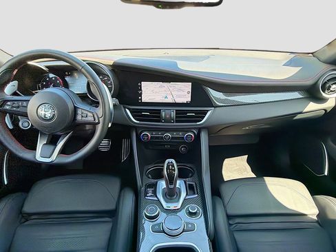 Used 2023 Alfa Romeo Giulia Estrema image 15