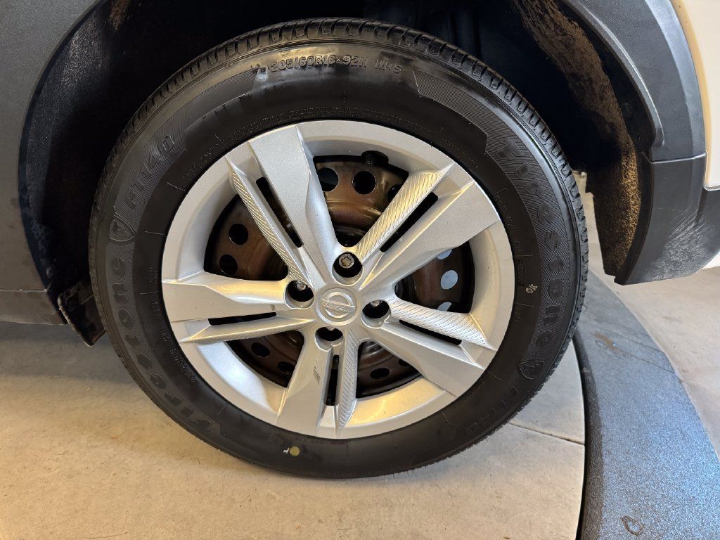 Used 2022 Nissan Kicks S FWD image 25