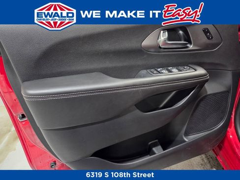 New 2026 Chrysler Pacifica Select image 10