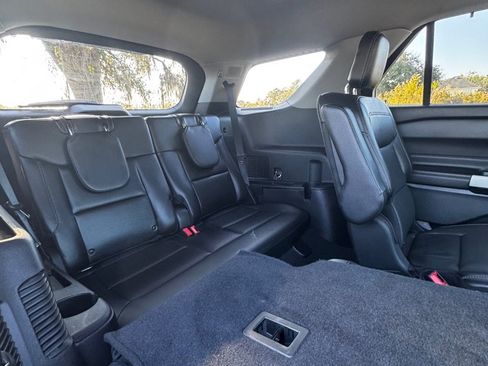 Used 2022 Ford Explorer Limited w/ Equipment Group 301A image 17