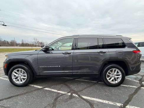 Used 2022 Jeep Grand Cherokee L Laredo w/ Luxury Tech Group I image 2