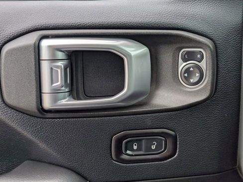 Used 2019 Jeep Wrangler Unlimited Sahara image 21