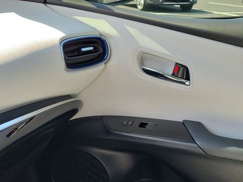 Used 2022 Toyota Prius Limited image 30