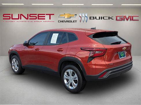 Certified 2024 Chevrolet Trax LS FWD image 5