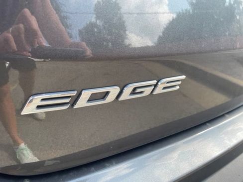 Used 2020 Ford Edge Titanium FWD image 9