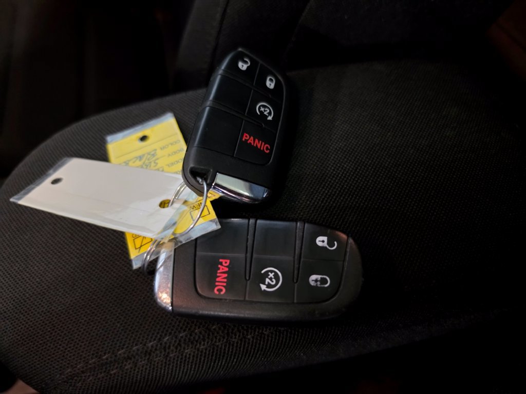 Used 2019 Jeep Renegade Latitude w/ UConnect 8.4 Nav Group AWD/4WD image 10