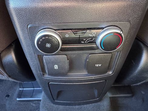 Used 2022 Ford Explorer XLT AWD/4WD image 36