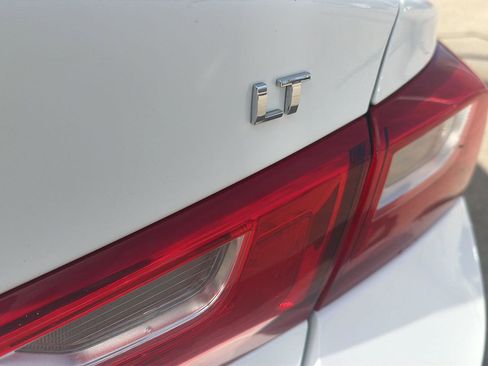 Used 2023 Chevrolet Malibu LT FWD image 31