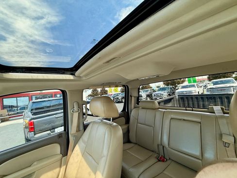 Used 2011 GMC Sierra 2500 SLT w/ SLT Convenience Package AWD/4WD image 12