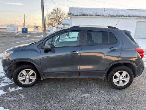 Used 2021 Chevrolet Trax LT w/ LT Convenience Package image 7