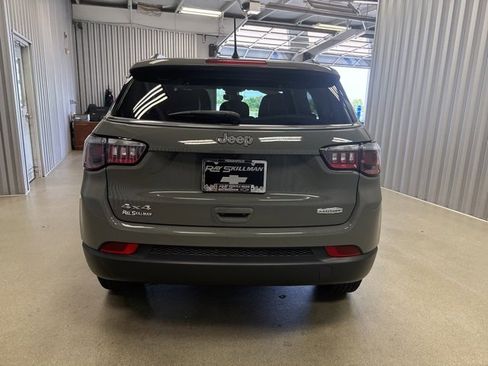 Used 2024 Jeep Compass Latitude image 7