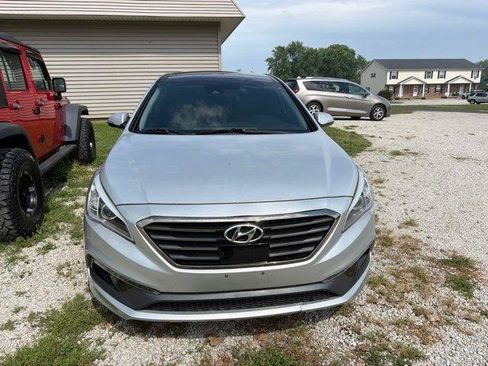 Used 2016 Hyundai Sonata Limited w/ Option Group 05 FWD image 2