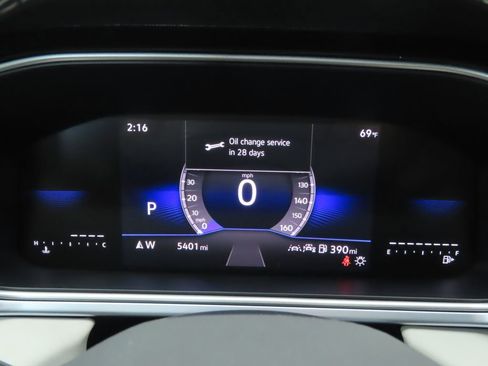 Used 2025 Volkswagen Taos SE w/ Panoramic Sunroof Package FWD image 34