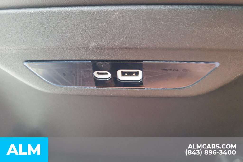 Used 2024 Chrysler Pacifica Touring-L FWD image 22