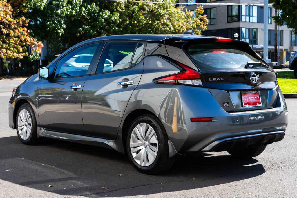Used 2025 Nissan Leaf S FWD image 4