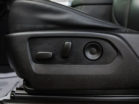 Used 2021 Chevrolet Suburban Z71 w/ Z71 Off-Road Package image 17