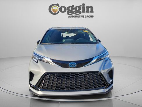 Certified 2024 Toyota Sienna XSE w/ XSE Premium Package image 12