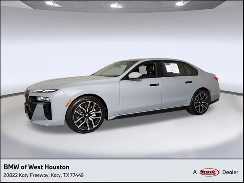 Used 2025 BMW 740i xDrive AWD/4WD image 1