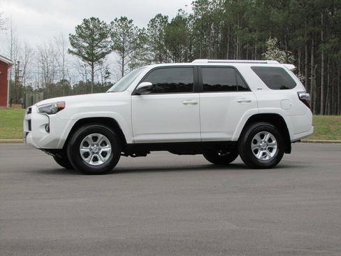 Used 2018 Toyota 4Runner SR5 image 3