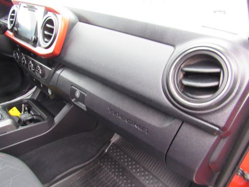 Used 2016 Toyota Tacoma TRD Sport w/ Towing Package image 35