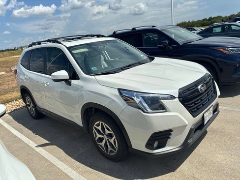 Used 2022 Subaru Forester Premium w/ Popular Package #2 AWD/4WD image 1