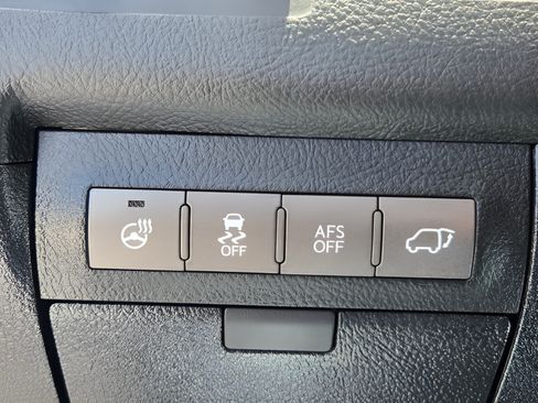 Used 2015 Lexus LX 570 4WD image 30