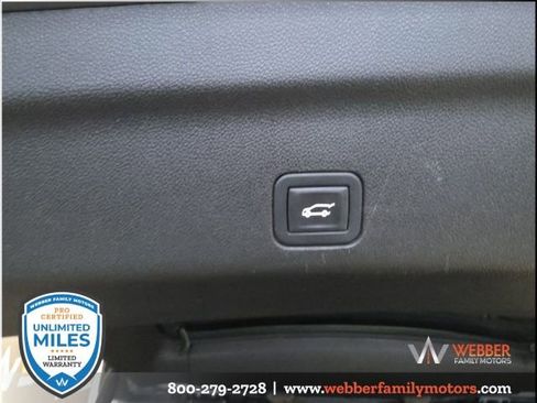 Used 2024 Chevrolet Tahoe Z71 w/ Luxury Package image 9