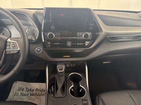 Used 2023 Toyota Highlander XLE FWD image 10