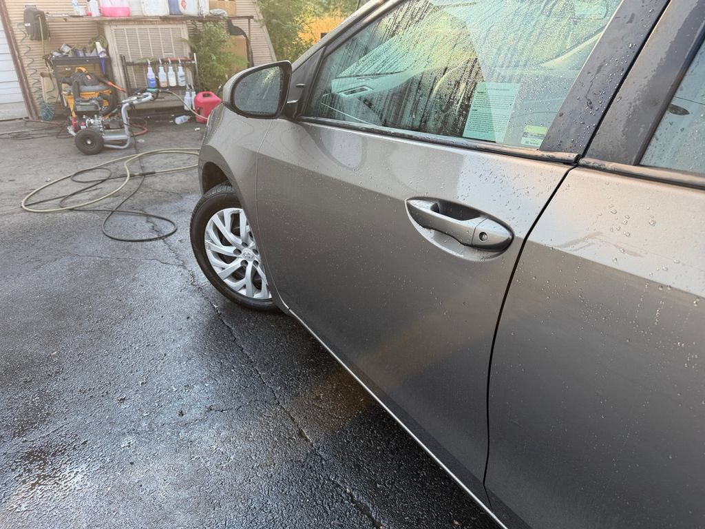 Used 2017 Toyota Corolla LE w/ Carpet Mat Package (TMS) FWD image 28