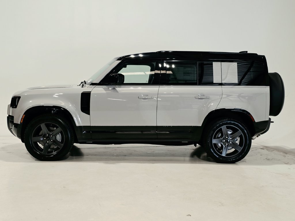 New 2026 Land Rover Defender 110 X-Dynamic SE AWD/4WD image 3