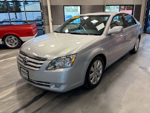 Used 2005 Toyota Avalon XLS FWD image 3