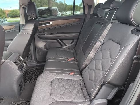 Used 2024 Volkswagen Atlas SE FWD image 21