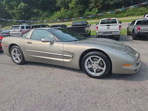 Used 2000 Chevrolet Corvette Coupe w/ Roof Pkg RWD image 4