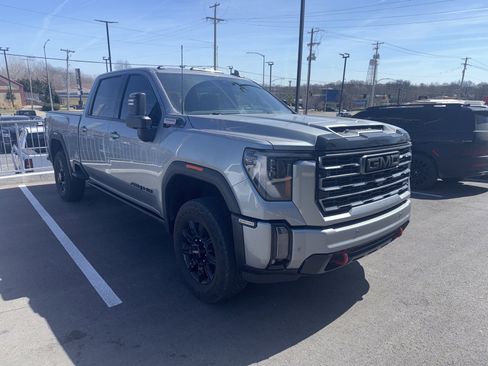 Used 2024 GMC Sierra 2500 AT4 w/ AT4 Premium Plus Package image 2