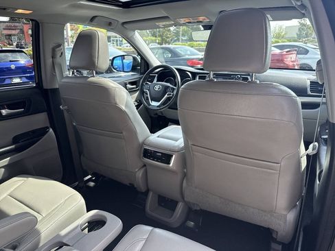 Used 2017 Toyota Highlander XLE AWD/4WD image 20