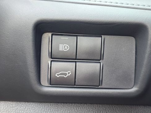 Used 2020 Toyota Highlander XLE AWD/4WD image 29