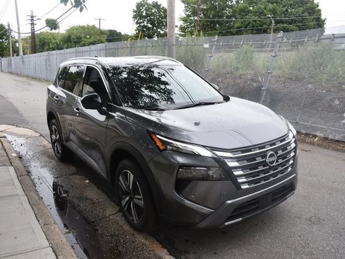 Used 2026 Nissan Rogue SL FWD image 4