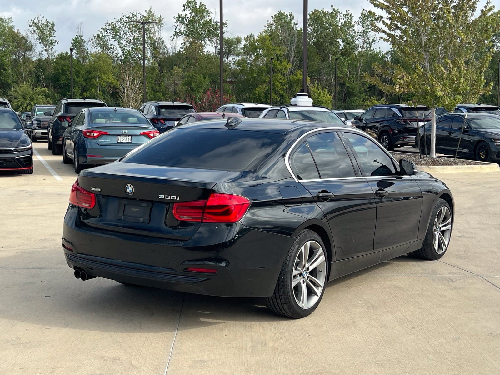 Used 2018 BMW 330i xDrive Sedan w/ Premium Package AWD/4WD image 11