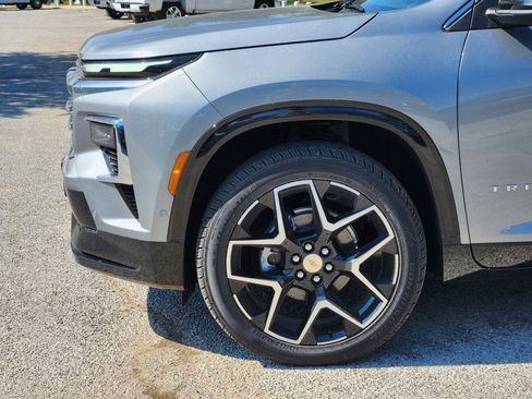 New 2026 Chevrolet Traverse High Country w/ LPO, Floor Liner Package FWD image 5