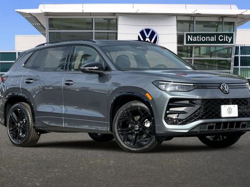 New 2026 Volkswagen Tiguan SE R-Line FWD image 2