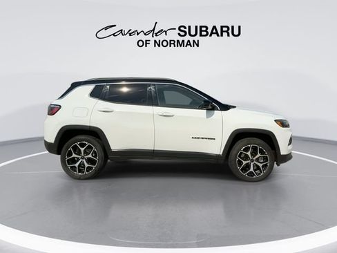 Used 2025 Jeep Compass Limited AWD/4WD image 2