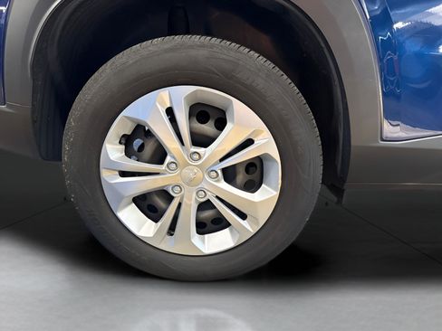 Used 2024 Chevrolet Trax LS FWD image 11