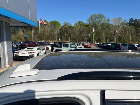 Used 2023 Chevrolet Suburban Z71 w/ Luxury Package image 4