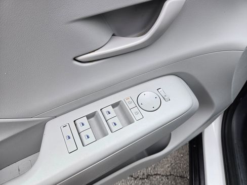 Used 2025 Hyundai Kona SEL image 19