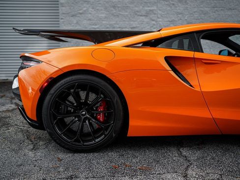 Used 2023 McLaren Artura Performance image 19